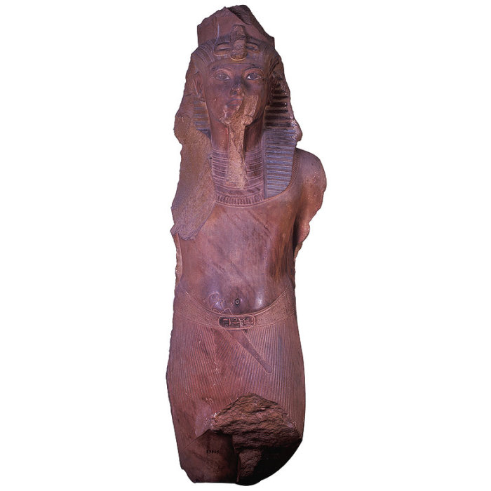 Большая статуя Тутанхамона