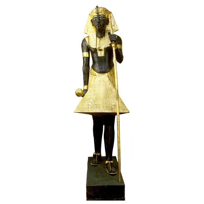 Статуя Тутанхамона в натуральную величину